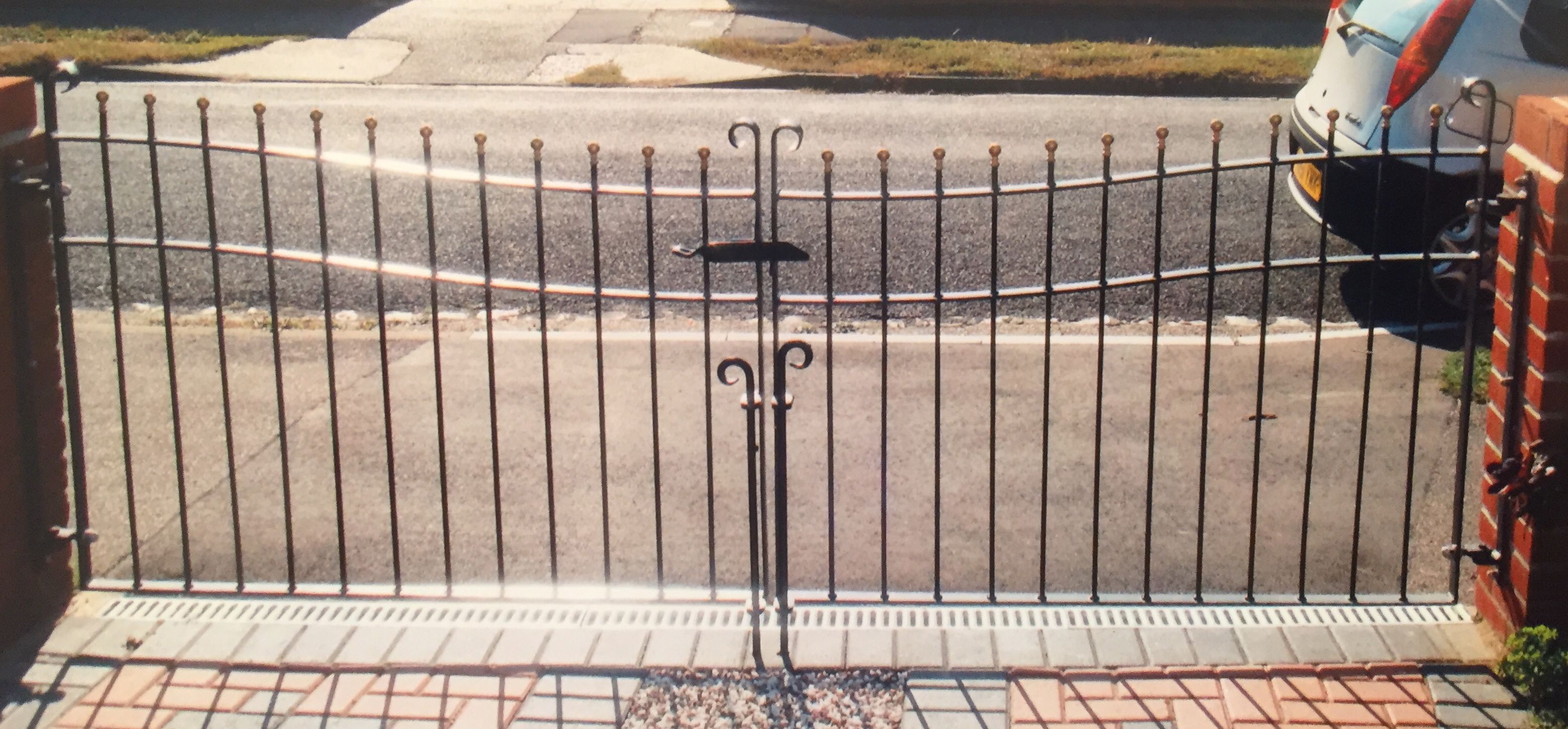 Curved Gates
